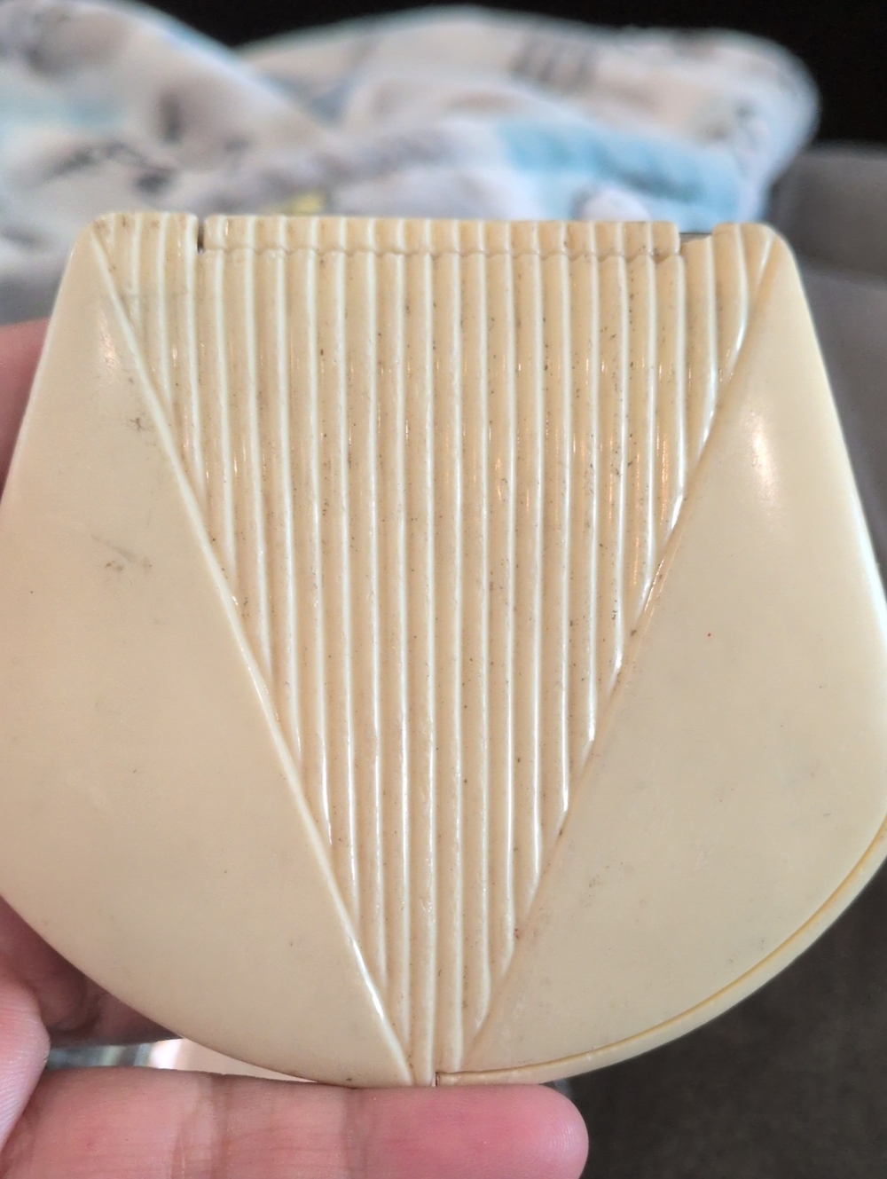 Compact Cream Vintage-Style Pocket Mirror